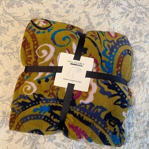 Vera Bradley Throw Blanket - Buta Spray 80”x50” NWT